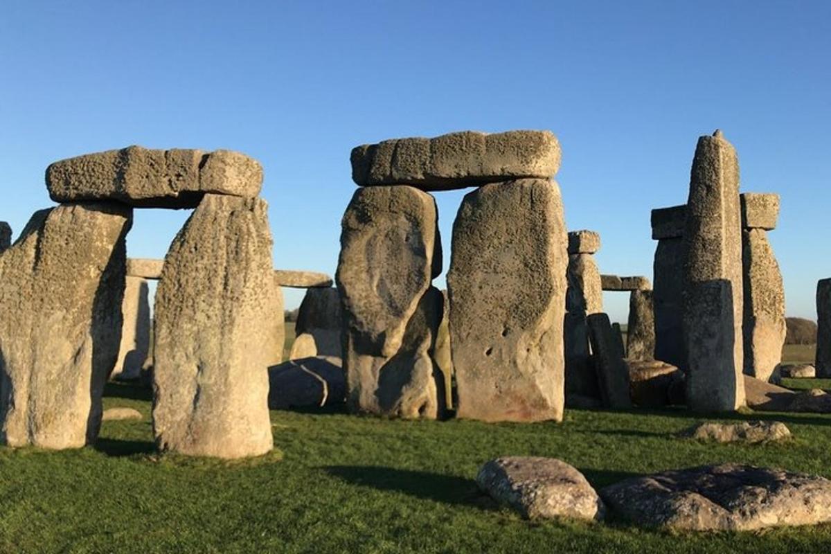 obrázek starobylého kamenného monumentu