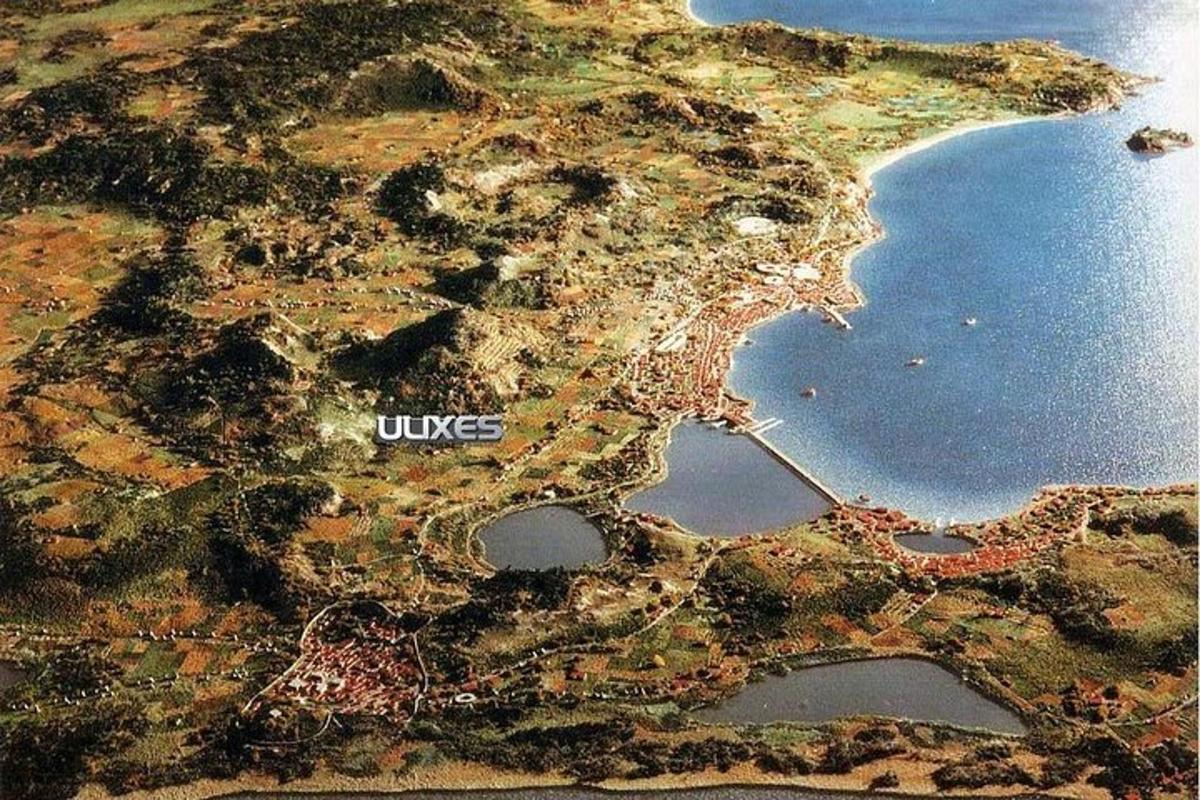 ένας χάρτης ενός νησιού με υδάτινο σώμα