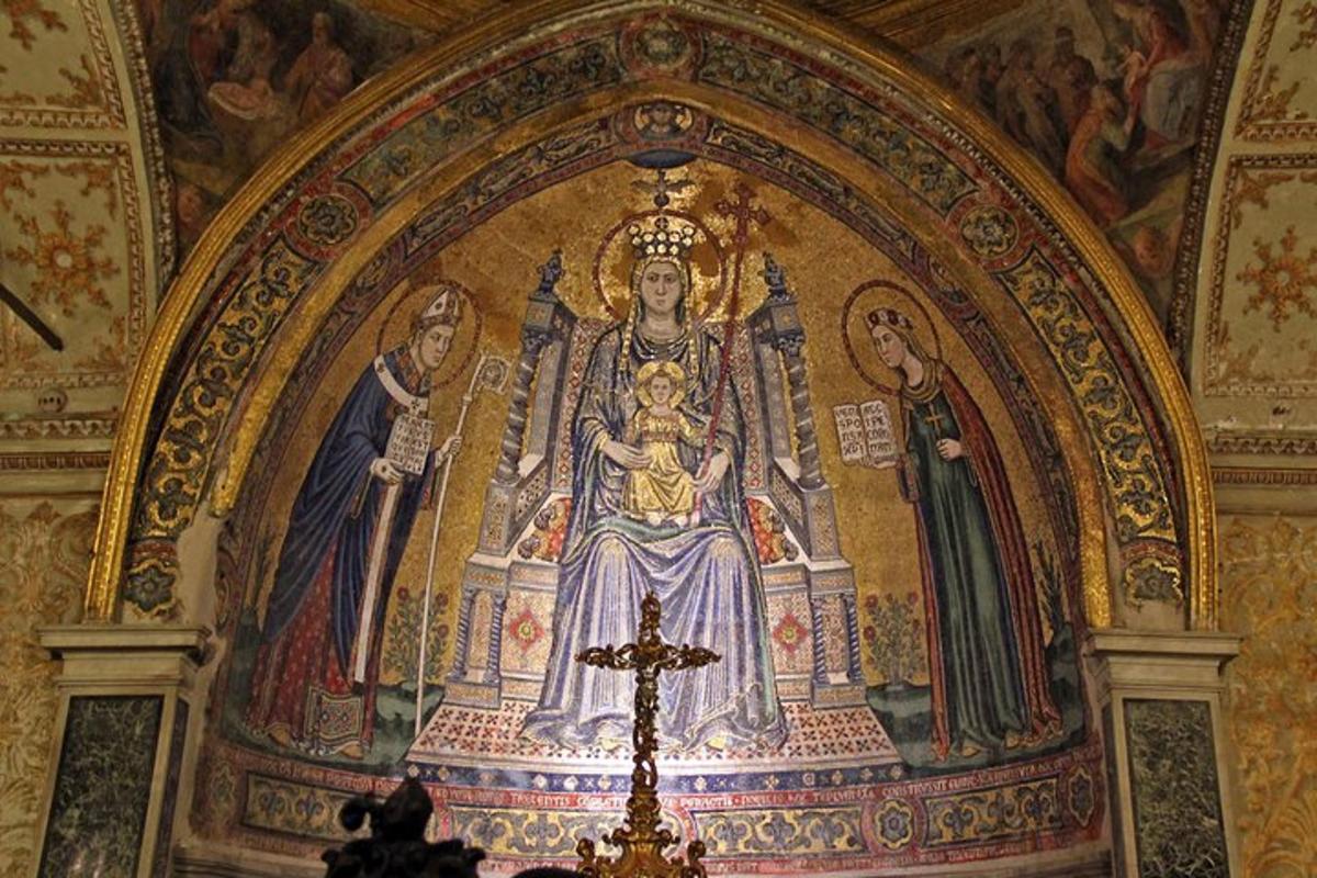 cerkev z antično antično fresko ženske