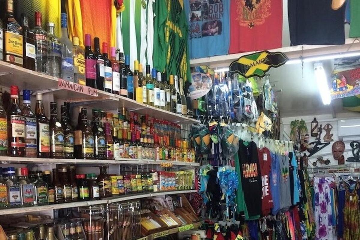 trgovina, polna steklenic alkohola