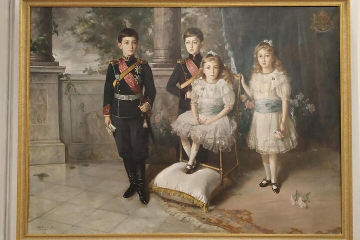obraz dvou chlapců a dvou dívek v uniformách