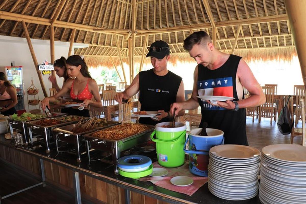 isang grupo ng mga tao na naghahanda ng pagkain sa isang buffet