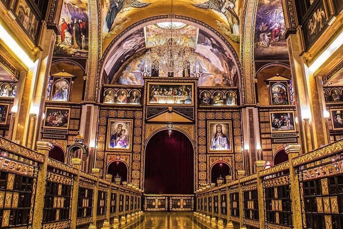 велика библиотека са сликама на плафонима