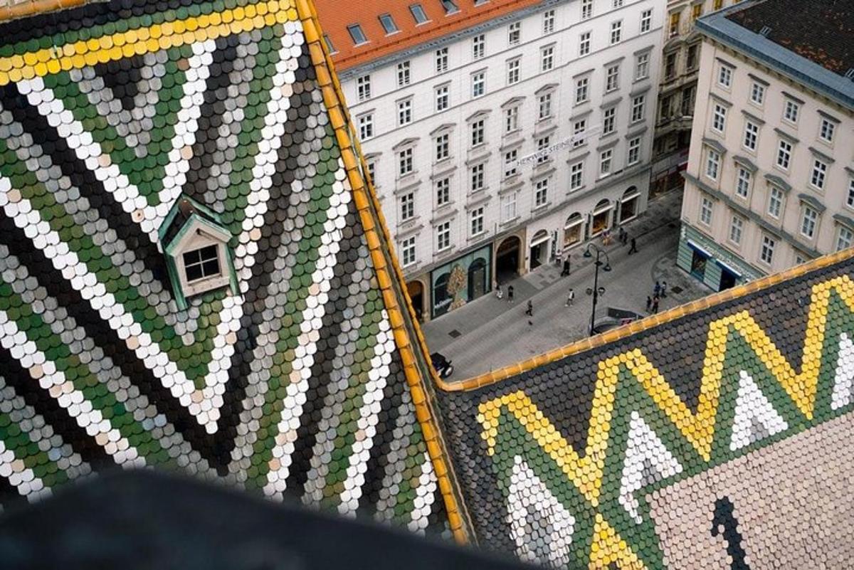 miesto su pastatu vaizdas iš viršaus