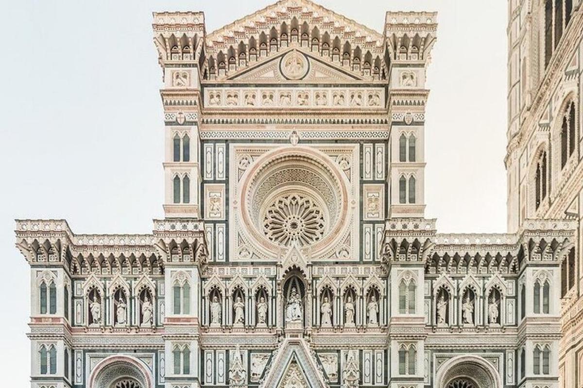 gambar fasad katedral