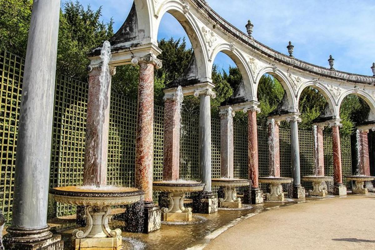 an old building with columns and a fountain