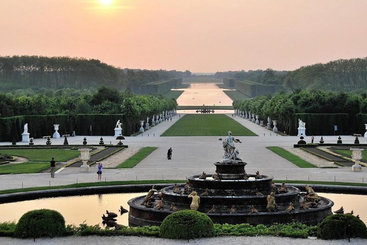 a garden with a fountain in the middle of it