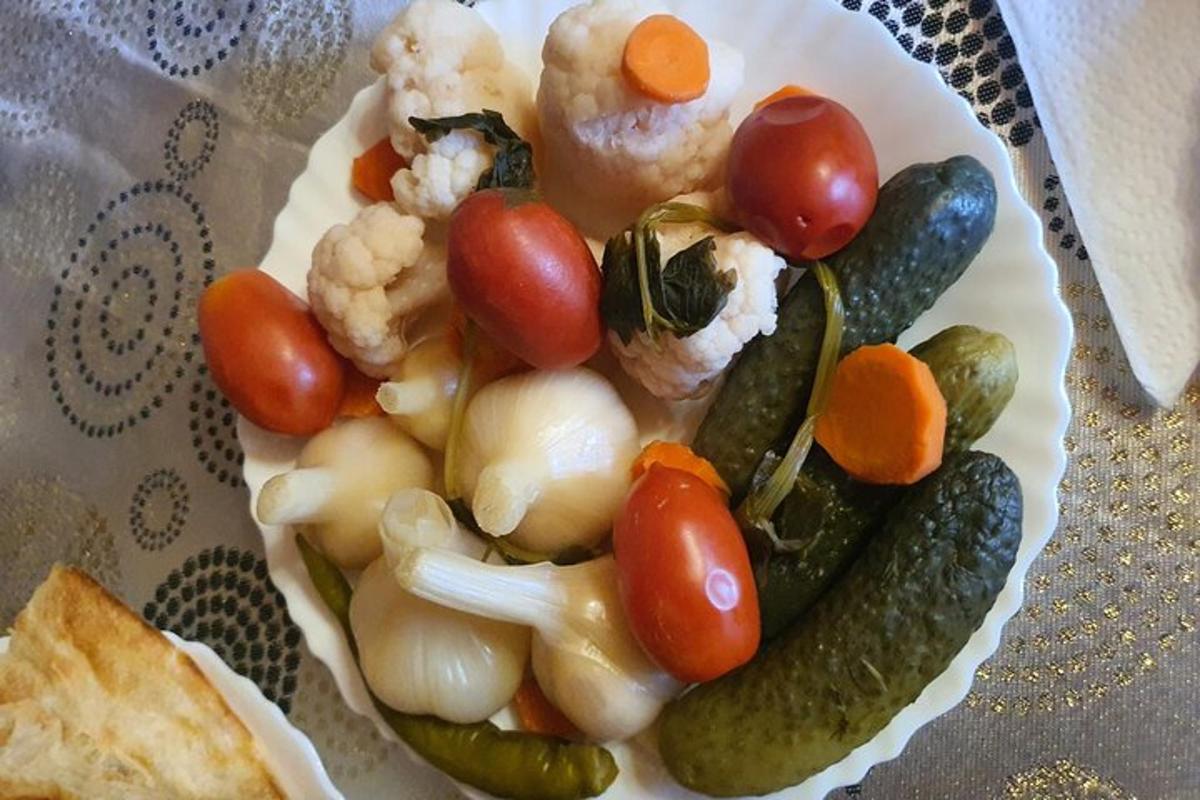 a plate of vegetables on a table