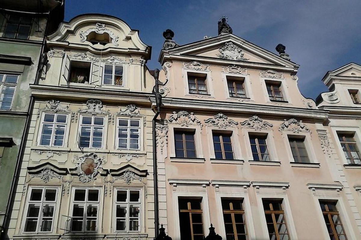 a large white building with a lot of windows