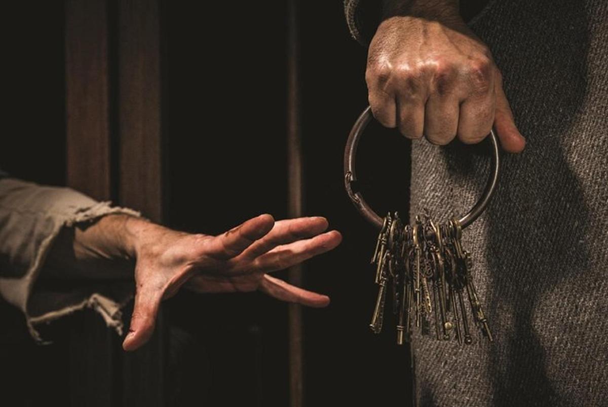 a persons hand holding a bunch of keys