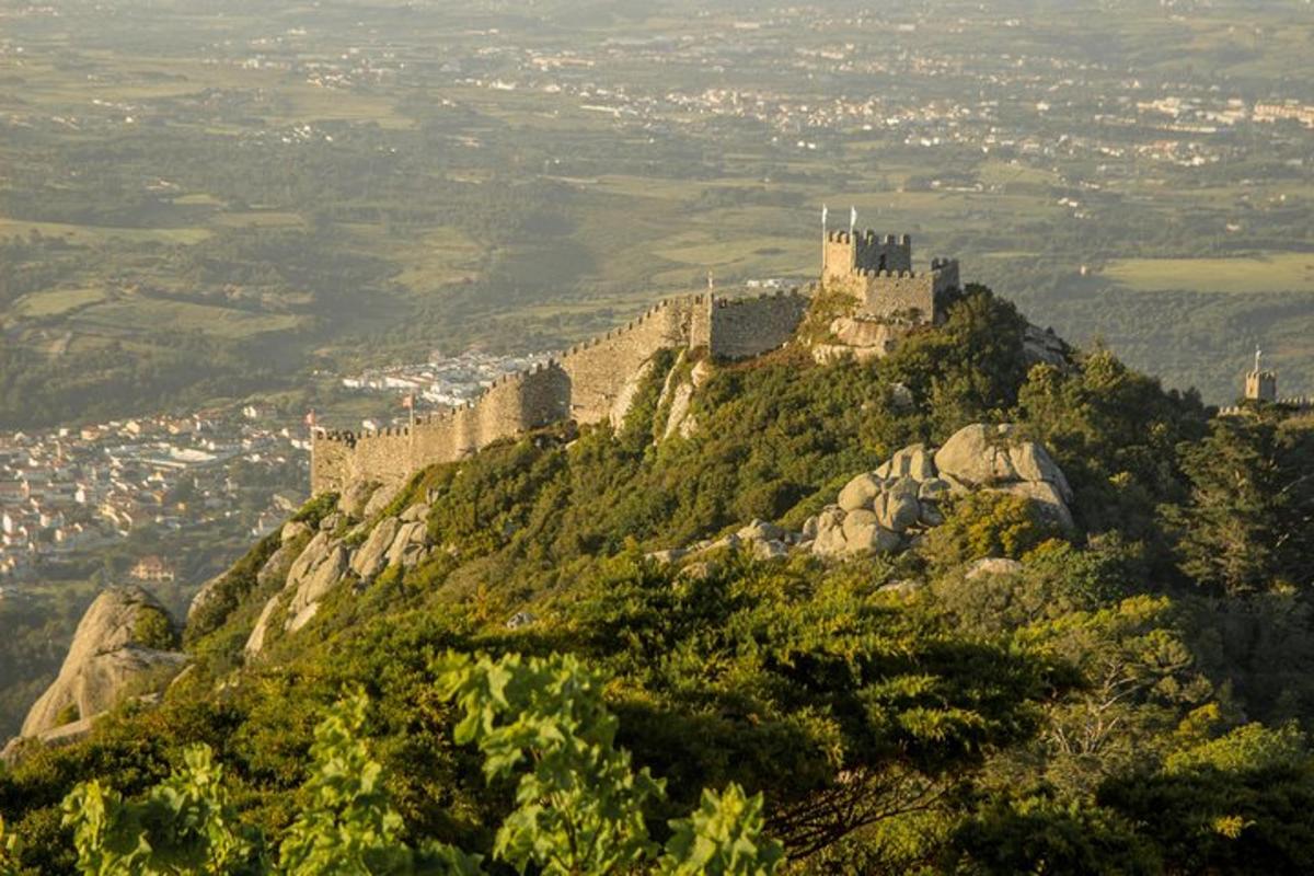 hrad na vrcholu hory