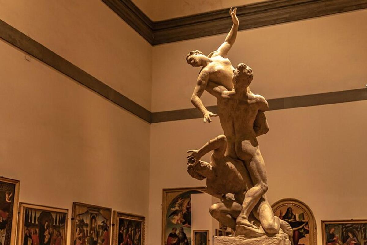 patung dua lelaki di muzium