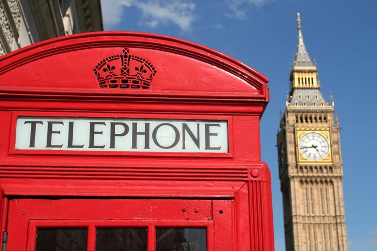 pondok telefon merah dengan big ben di latar belakang
