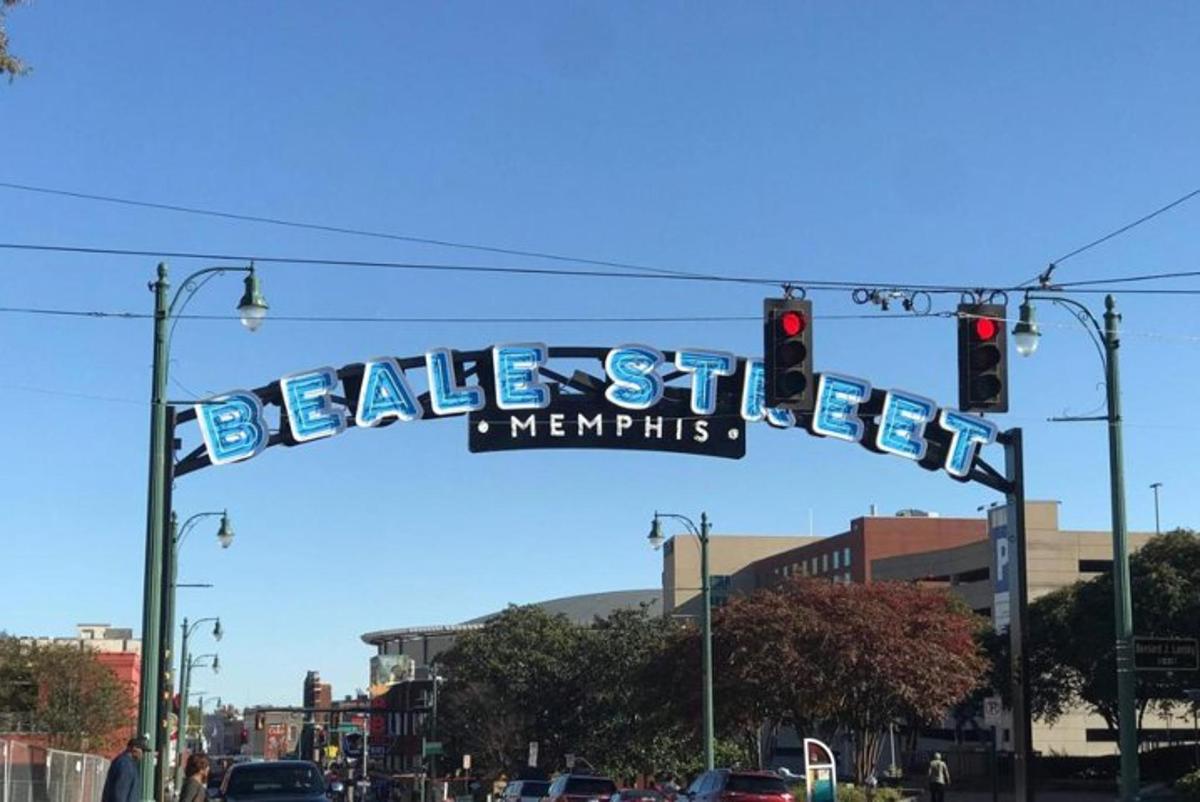 a traffic light with a sign for beale street memphis