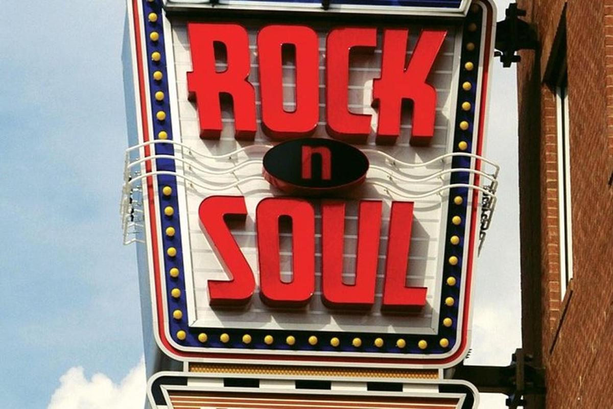 a sign for a rock n roll restaurant