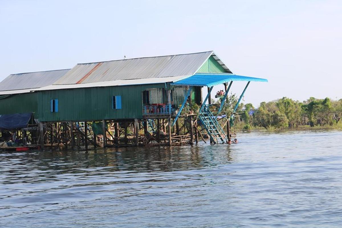 sebuah rumah di atas jeti di atas air