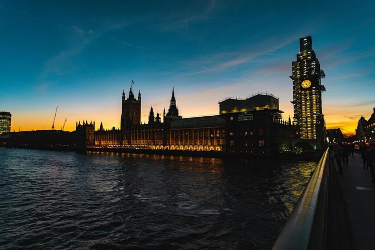 kilátás a Big Ben óratornyára és a városra