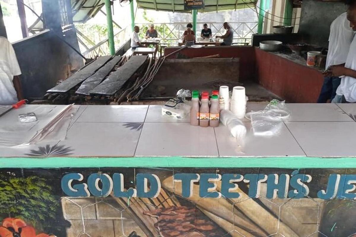 meja dengan botol rempah di atasnya