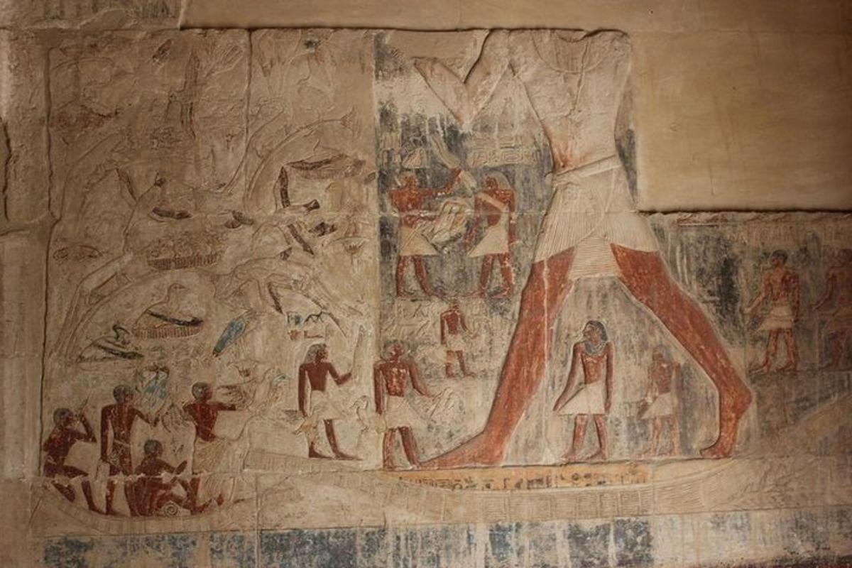 un dipinto su un muro in una grotta