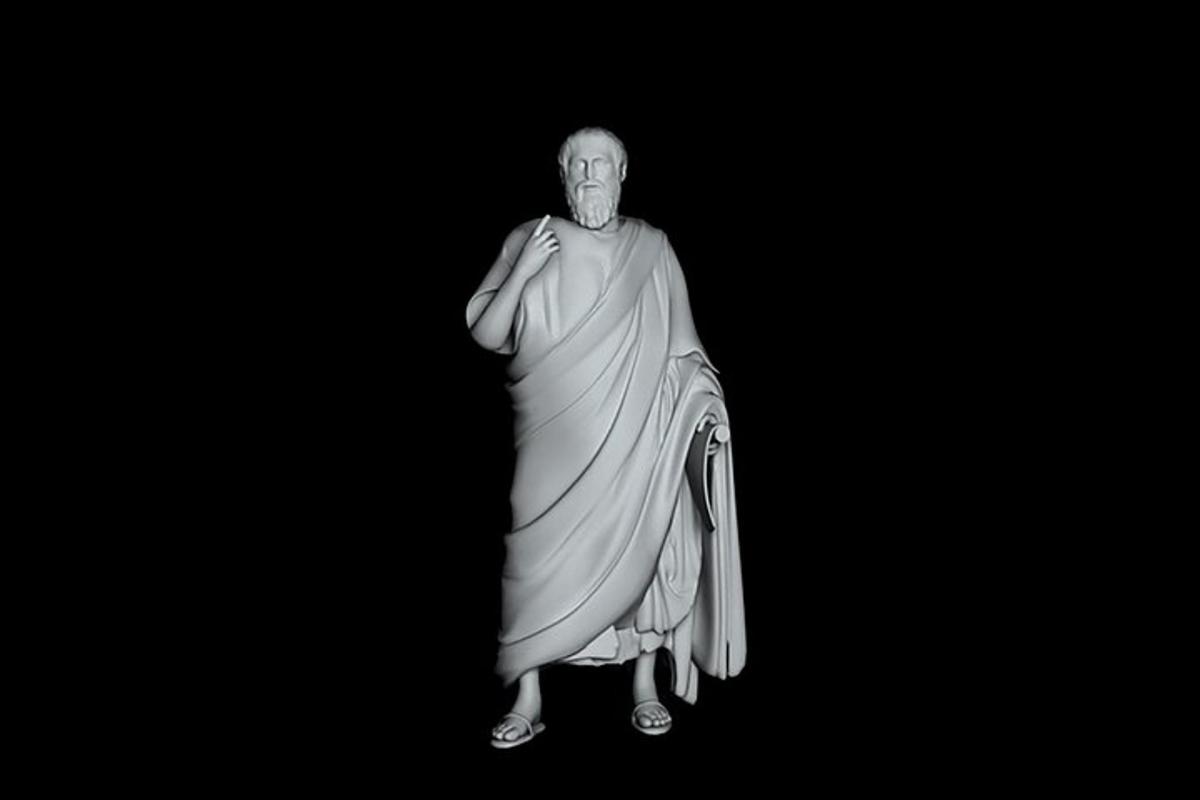 una statua di un uomo vestito con una tunica