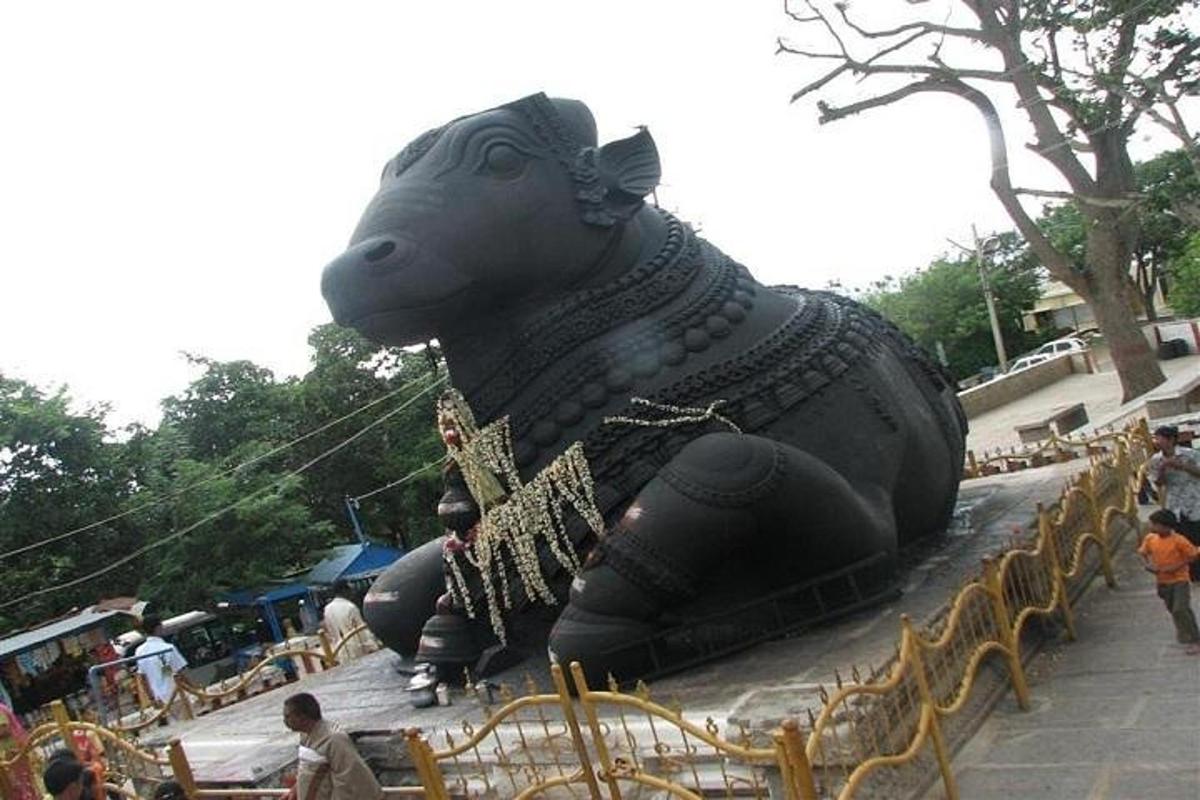 a large statue of a dog sitting on the ground