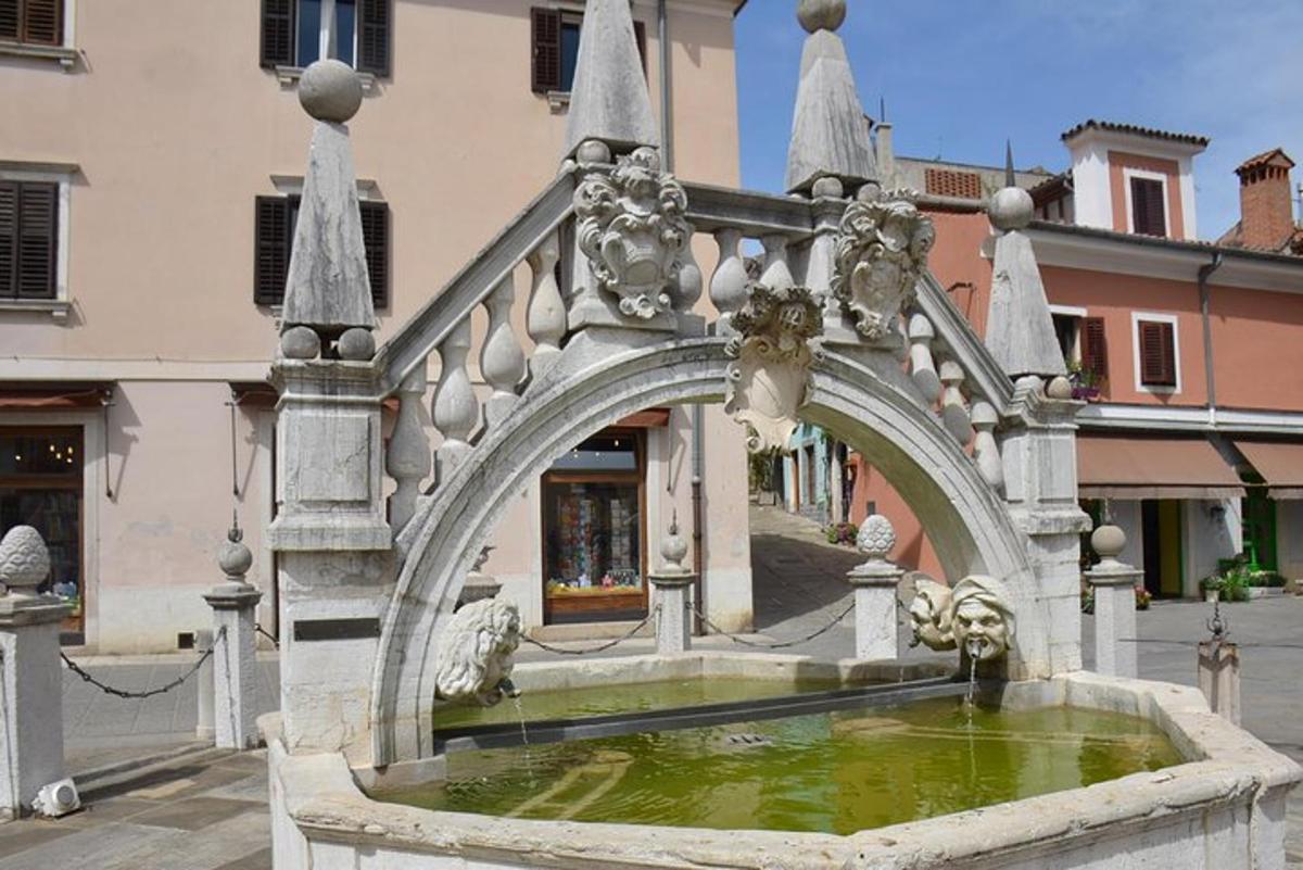 a fountain in the middle of a courtyard