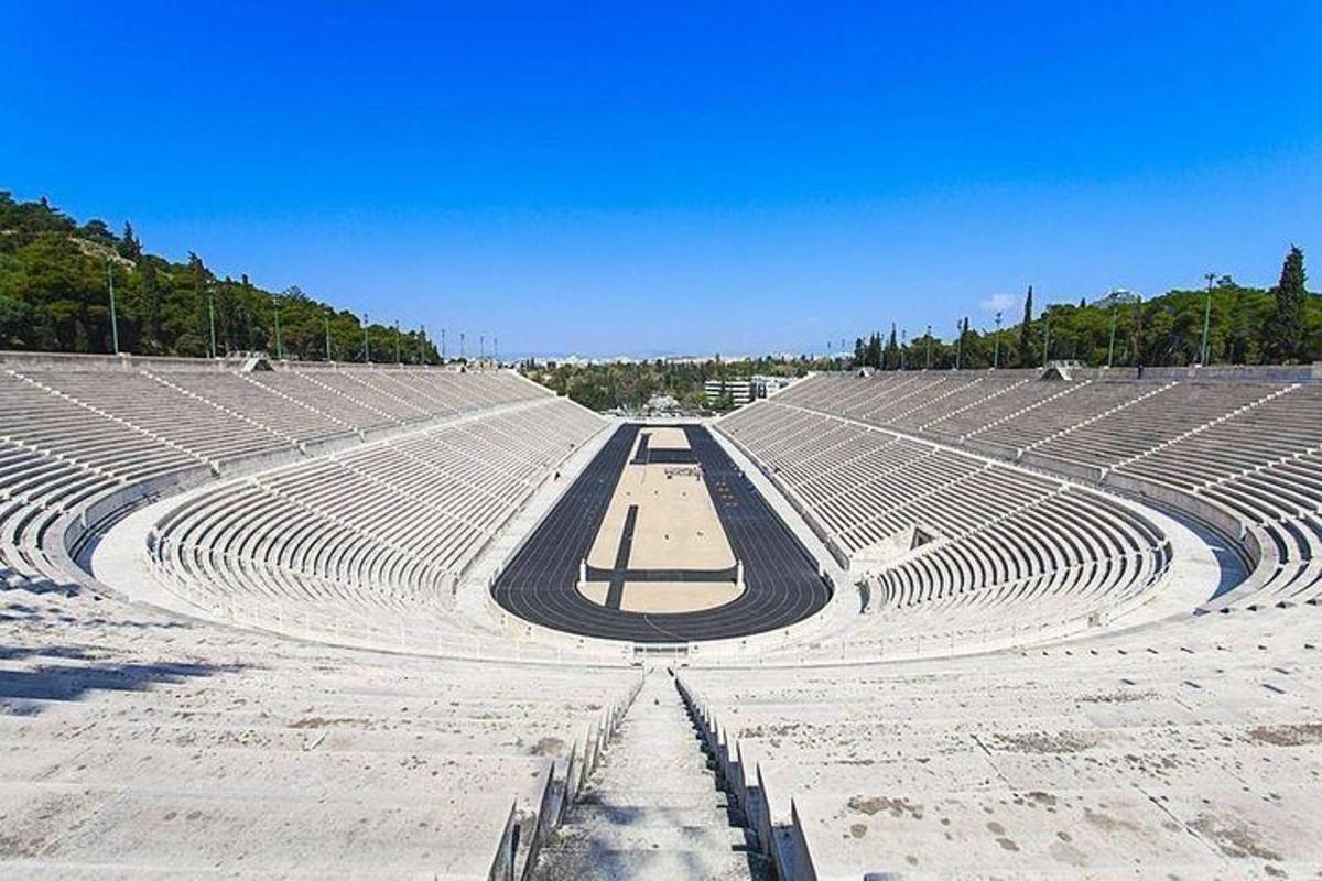 prázdný stadion s prázdnými sedadly