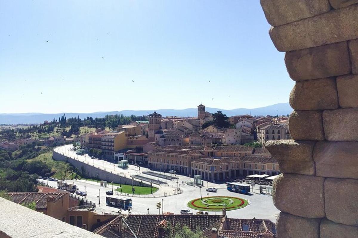 una vista de una ciudad desde un edificio