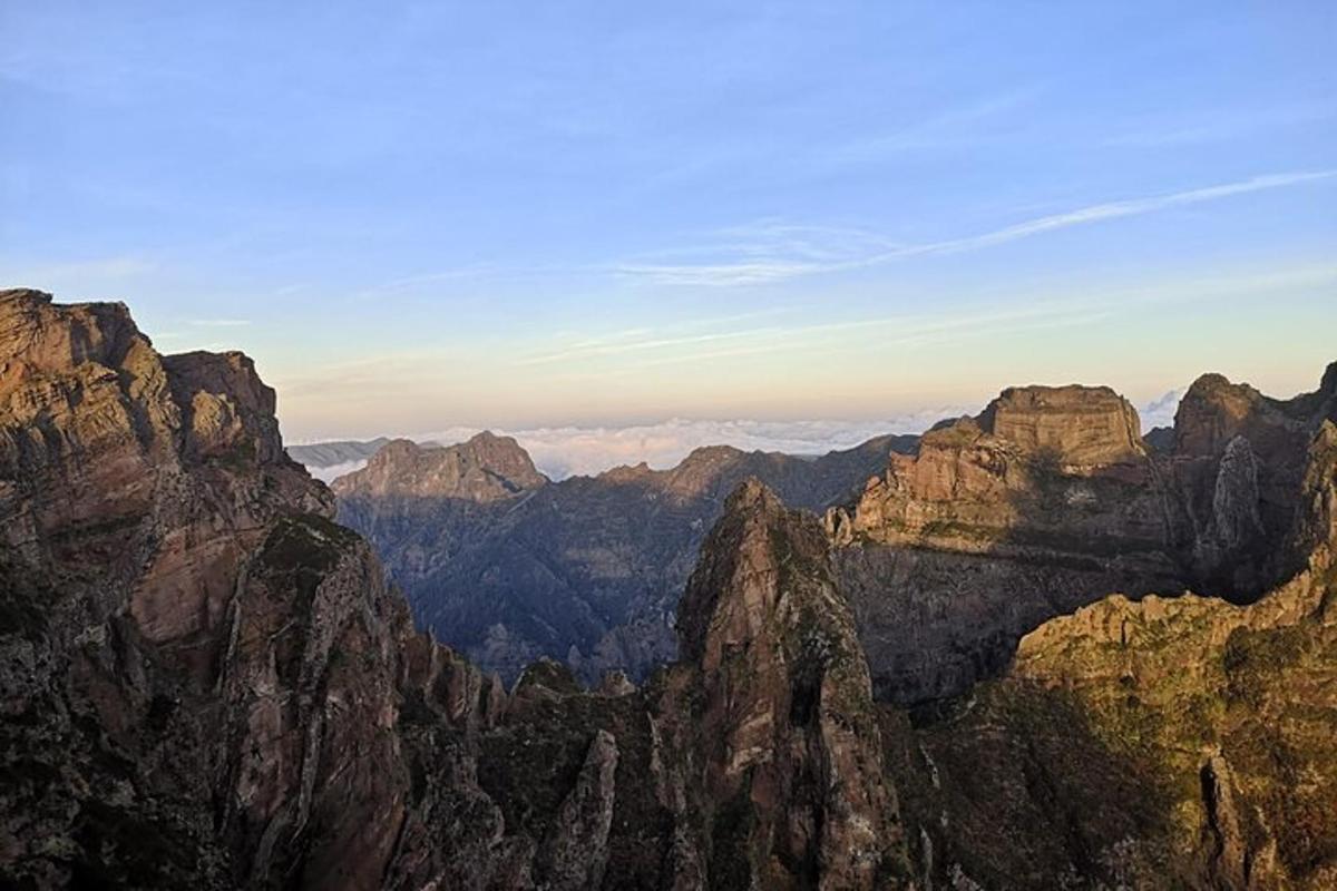 una vista del Grand Canyon dalla cima di una montagna