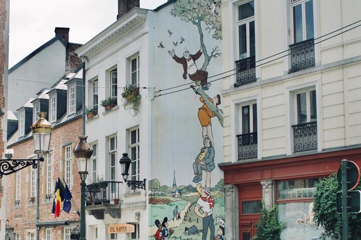 un mural al costat d'un edifici