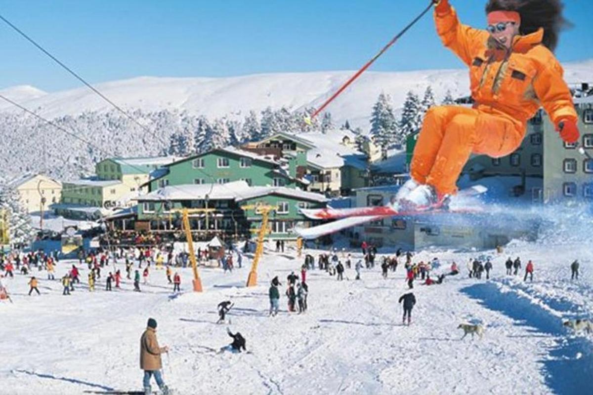 un home volant per l'aire amb esquís a la neu