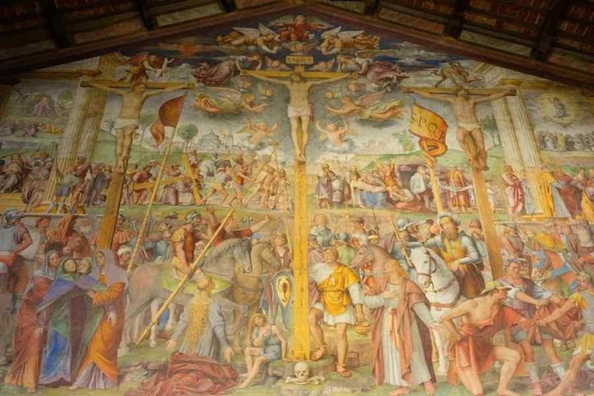 lukisan di siling gereja dengan salib