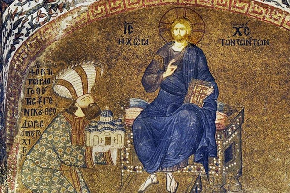 o pictură a unei femei așezate într-un coș