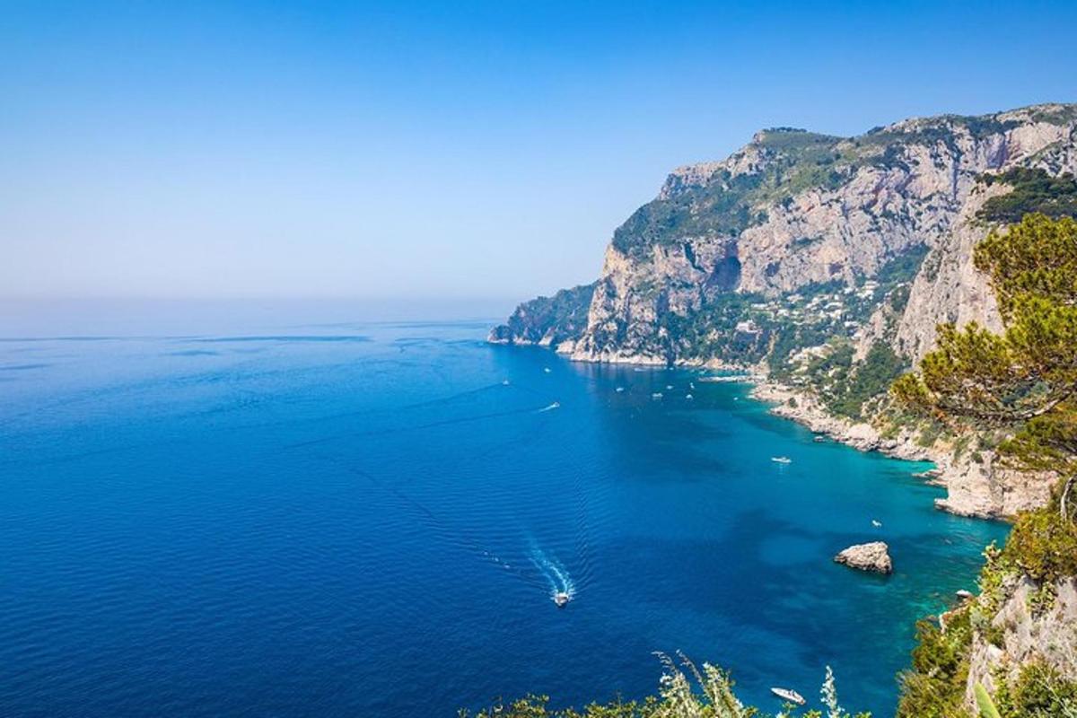 Vaade Amalfi rannikule, paat vees