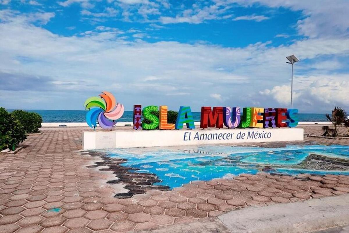 un cartello che dice la muerte sulla spiaggia