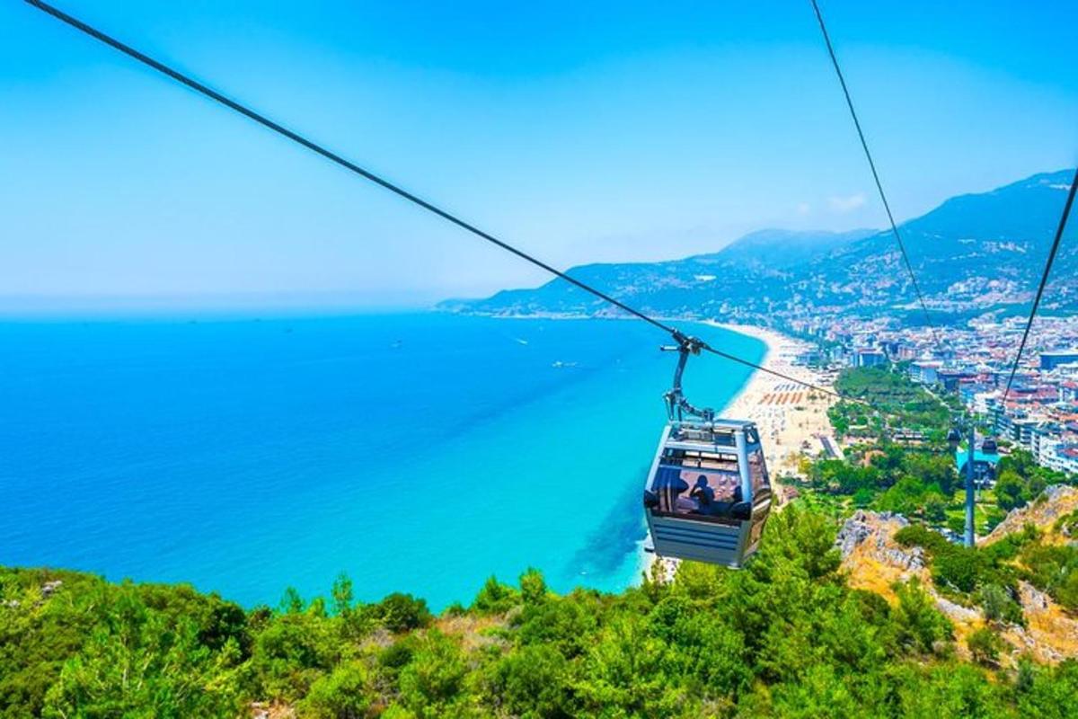 jízda gondolou nad oceánem na kopci