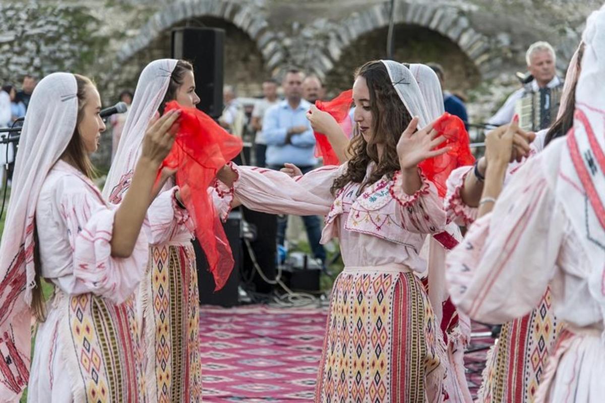 hópur ungra stúlkna að dansa