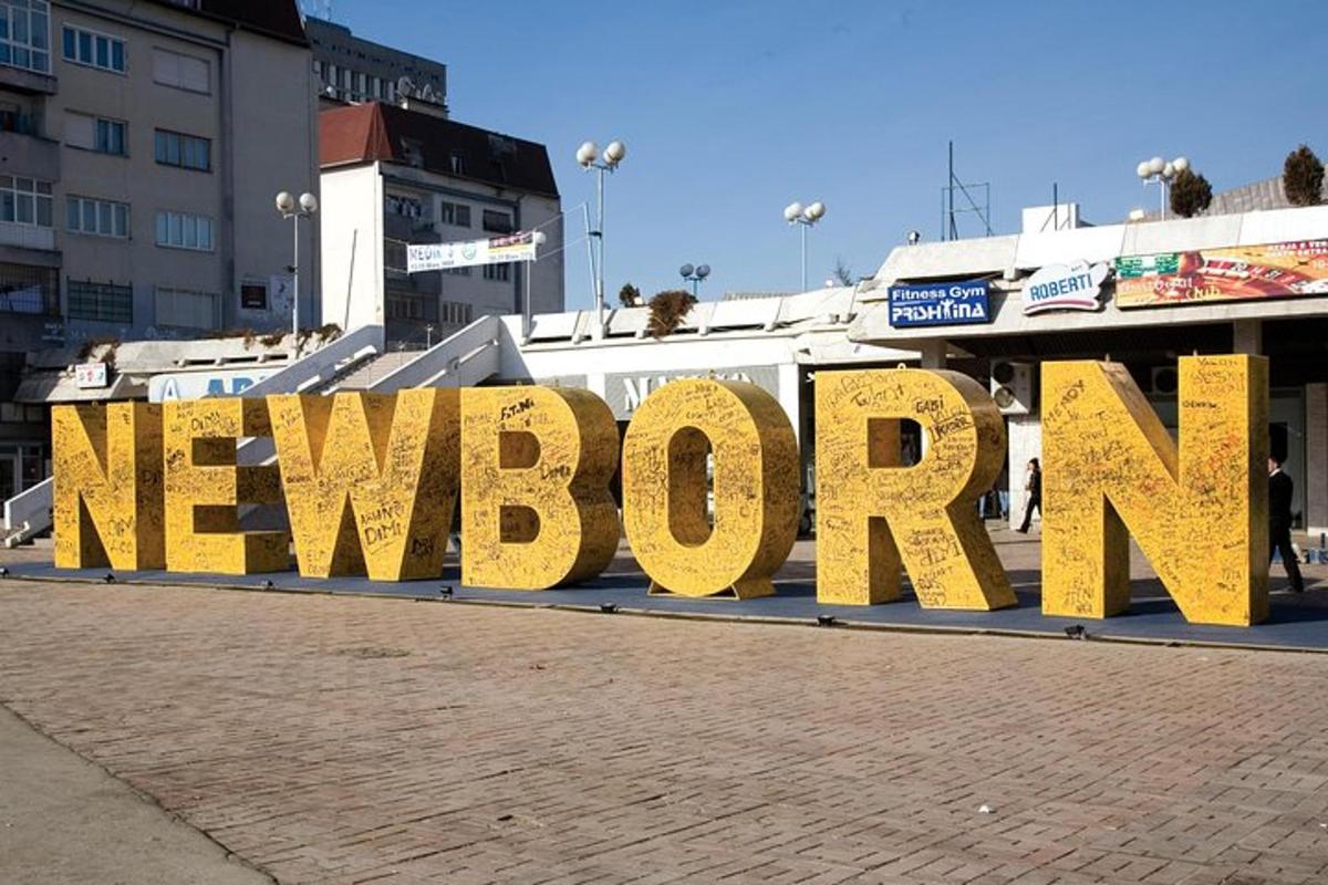 velká žlutá cedule s nápisem nový přístav