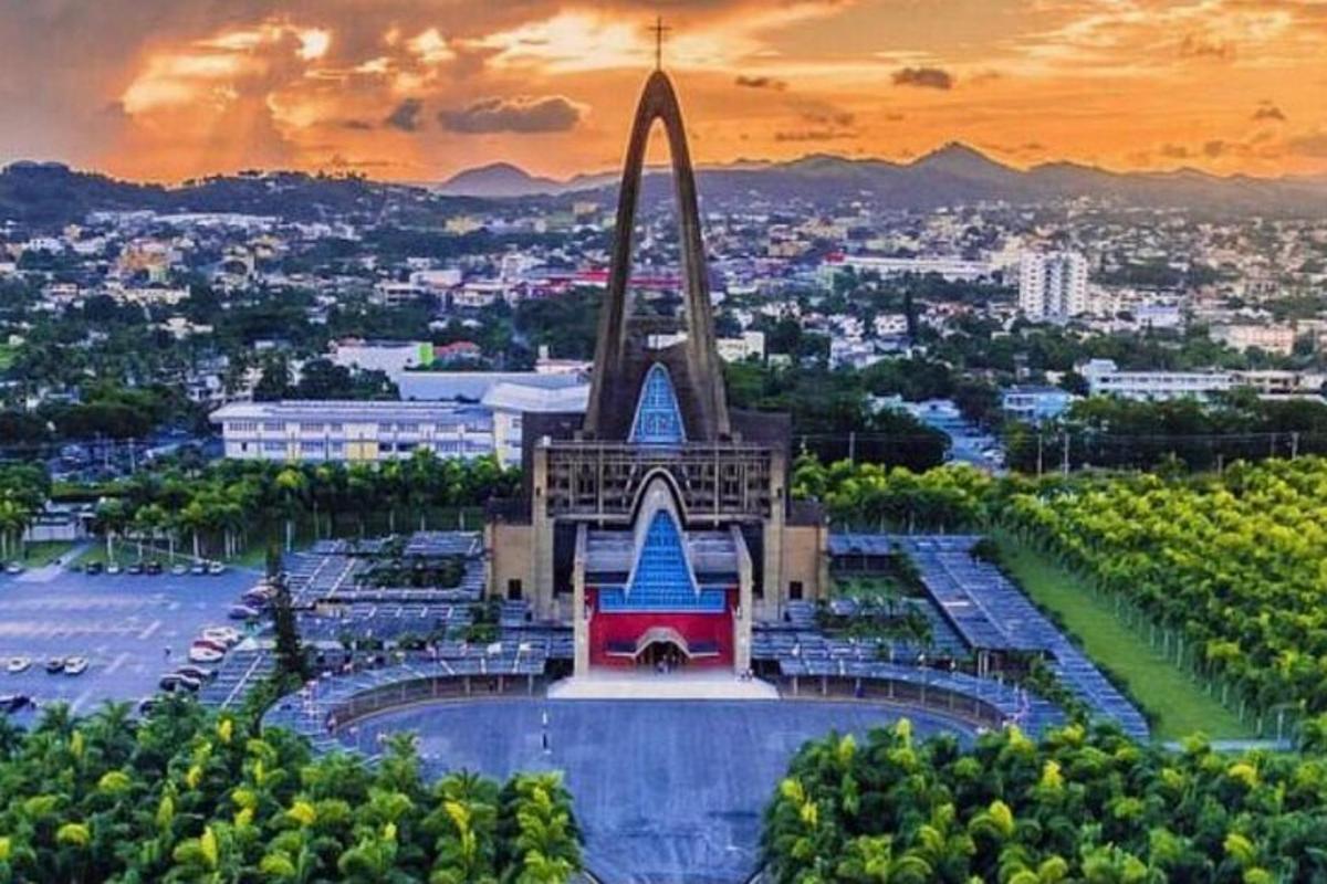 a monument in the city of managua nicaragua