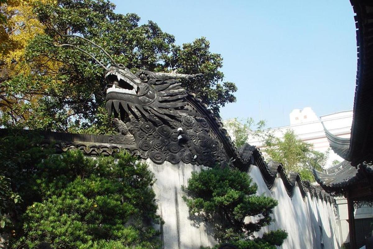 a dragon statue on the side of a building