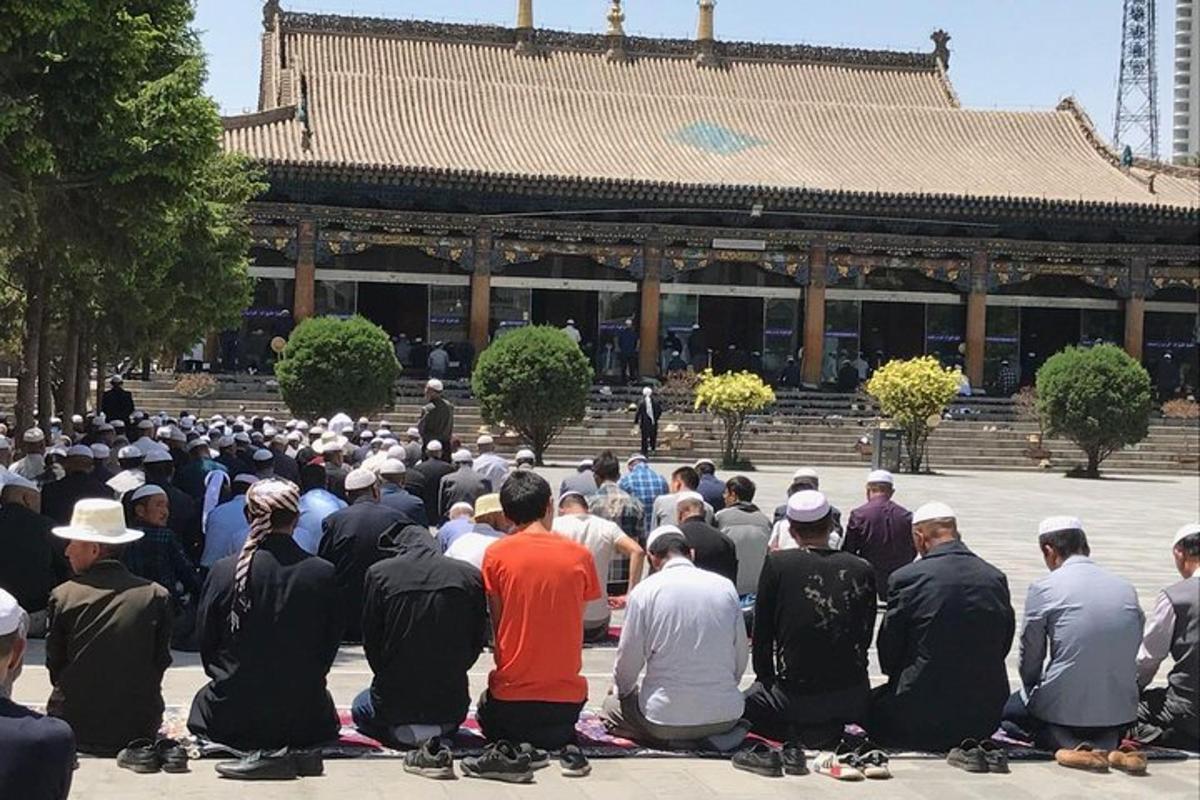 a large group of people standing in front of a building