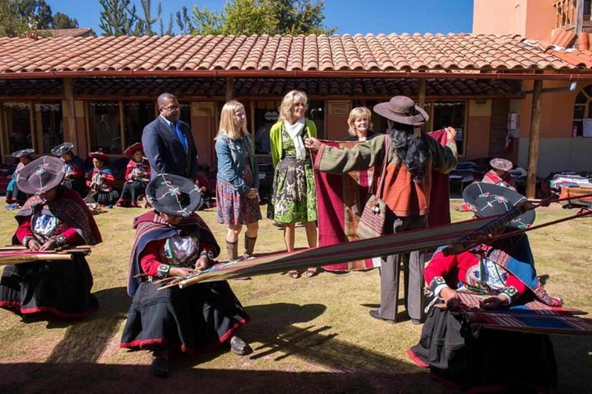 Un grupo de personas vestidas con ropa medieval