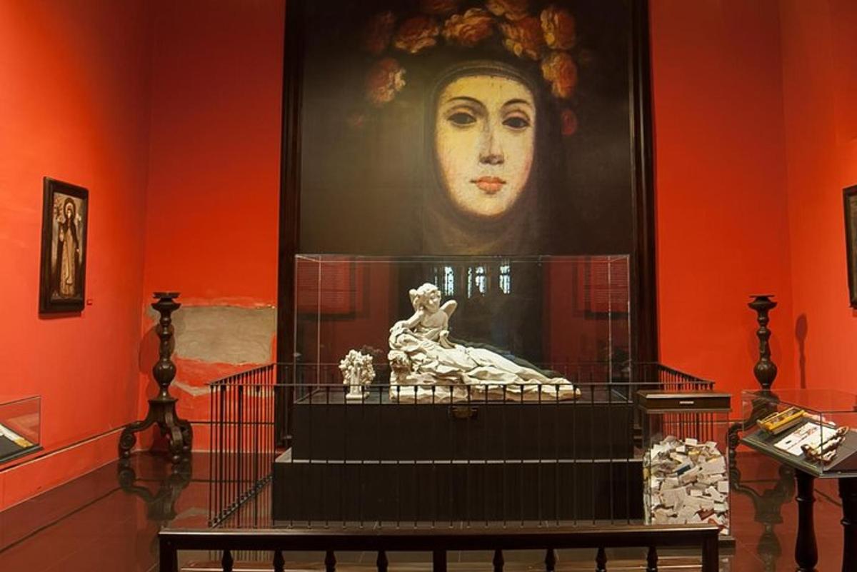 suuri naisesta tehty maalaus museossa esillä