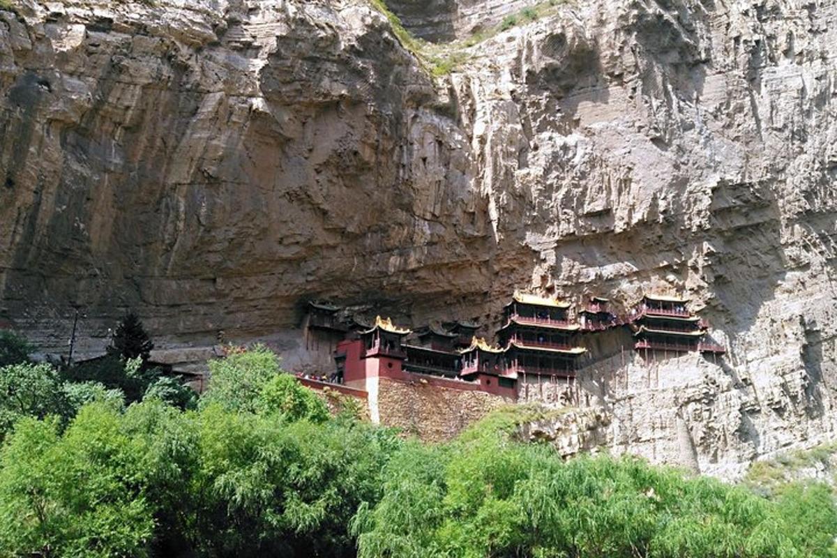 建在山腰上的建筑