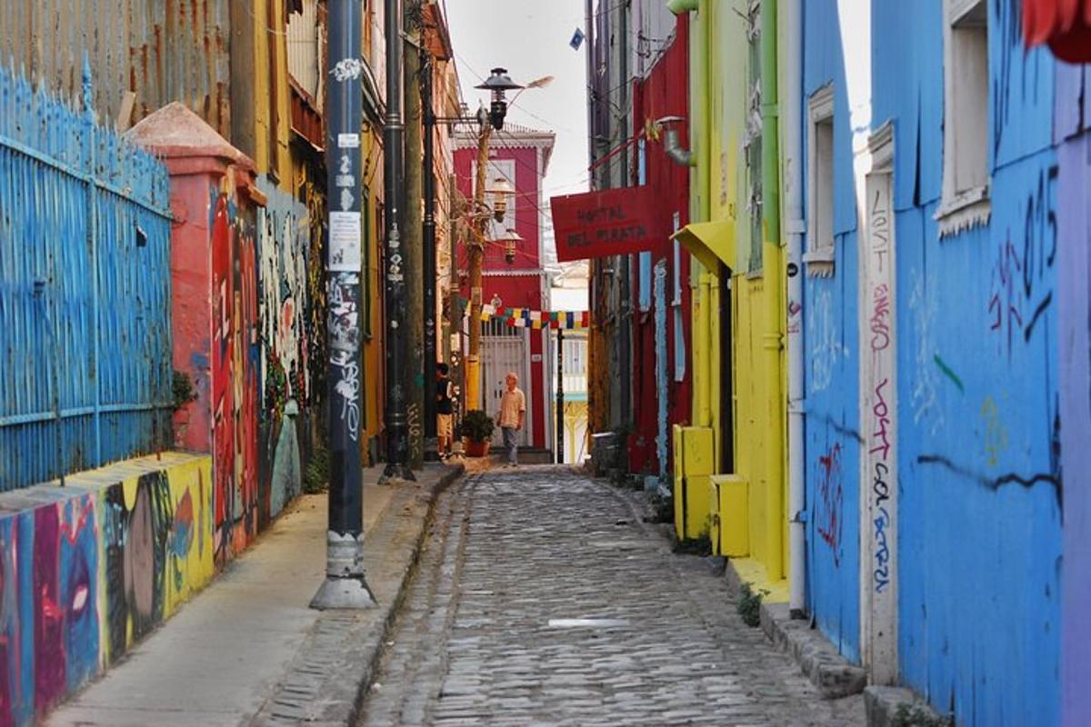 an alley with graffiti on the side of a building