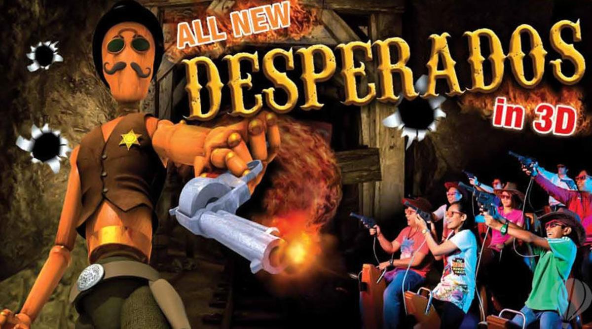una folla di persone che guardano un film con un poster del film