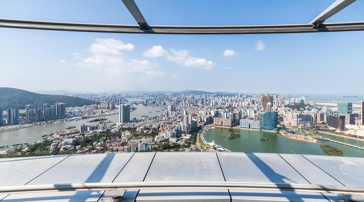 a view of the city from the observation deck