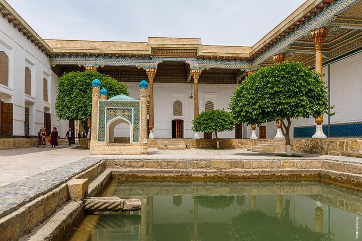a courtyard of a building with a pool of water