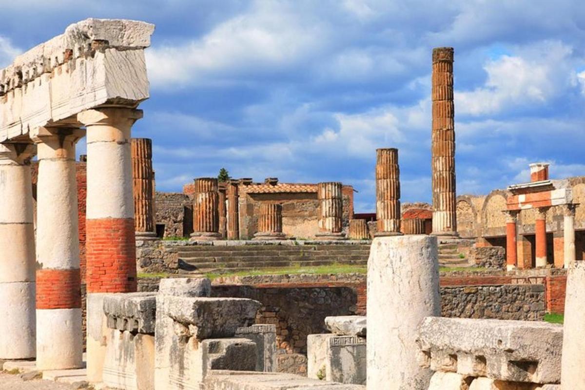 θέα στα ερείπια της αρχαίας πόλης