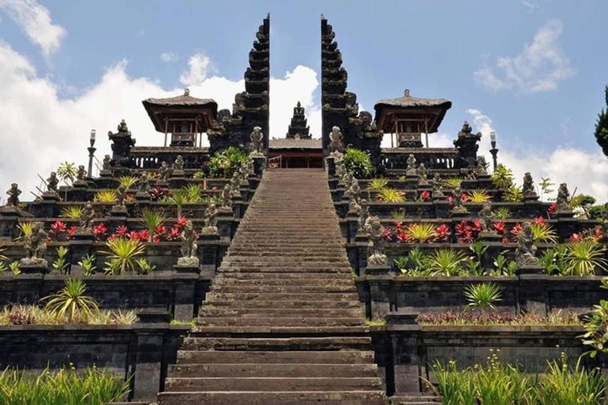 sebuah tangga menuju ke sebuah bangunan dengan bunga